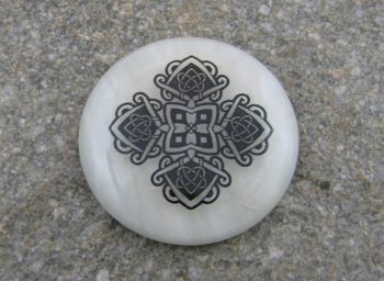 Fused Glass Poker Guard - Celtic
